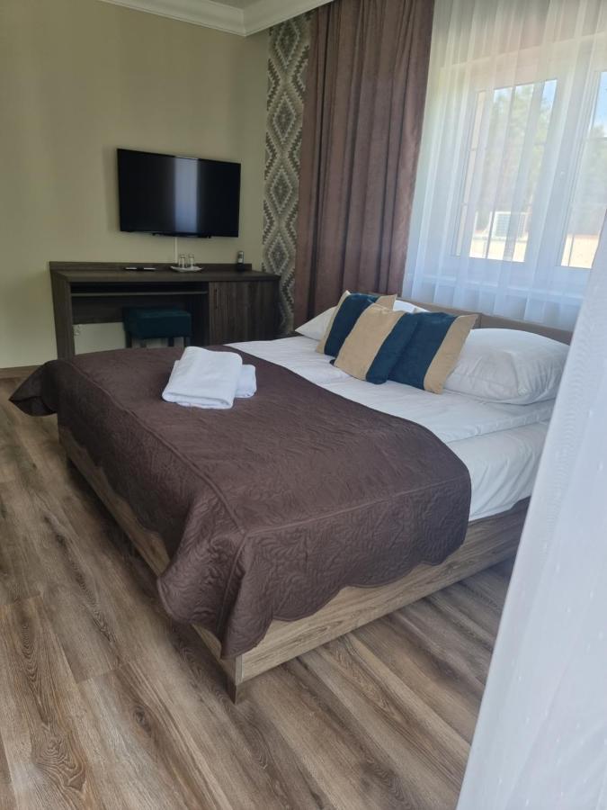 Hotel Dworek Za Lasem